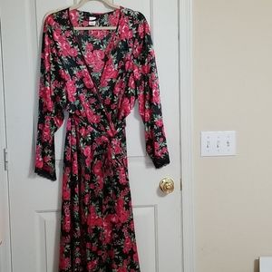 Size 3X Floral Rope with Black Lace Around Wrist